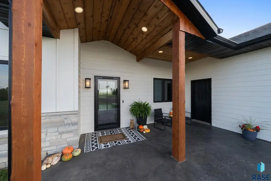 47251 254th St, Baltic, SD 57003 - #3