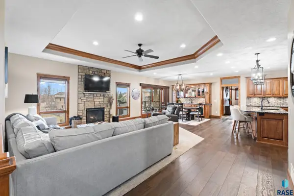 6300 S Hemingstone Trl, Sioux Falls, SD 57108