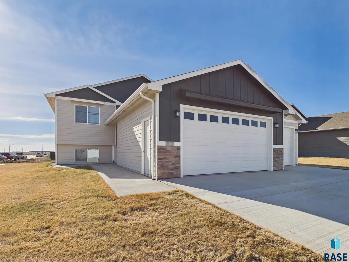 915 Birch St, Harrisburg, SD 57032 - #1