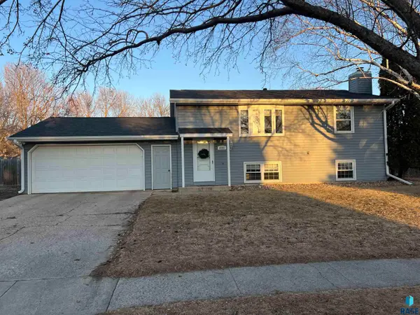 6008 W Cheyenne Dr, Sioux Falls, SD 57106