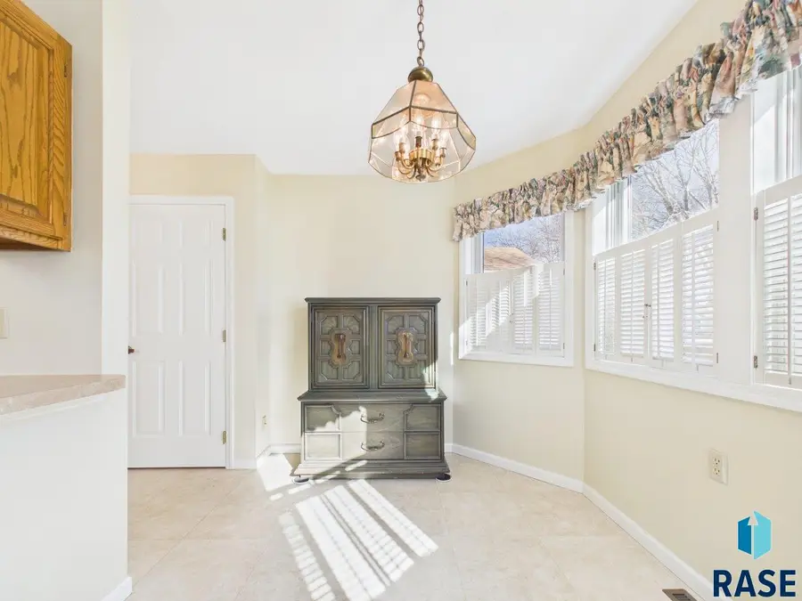 2425 S Center Ave, Sioux Falls, SD 57105 - #3