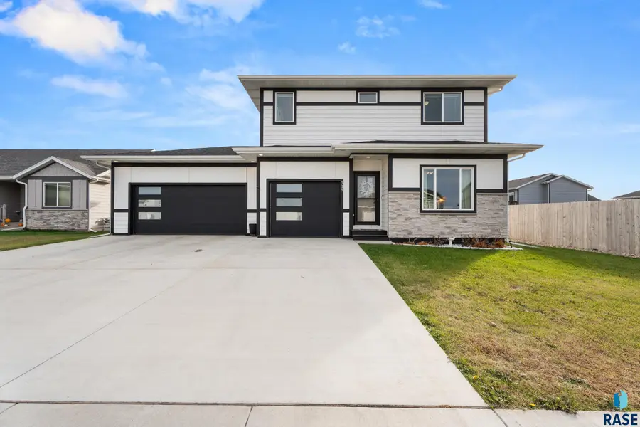 719 Prairieside Trl, Harrisburg, SD 57032 - #2