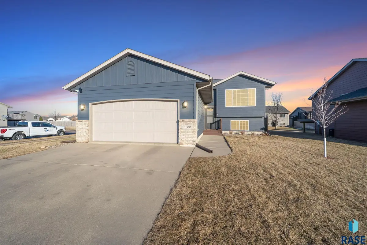 4600 S Grinnell Ave, Sioux Falls, SD 57106 - #1