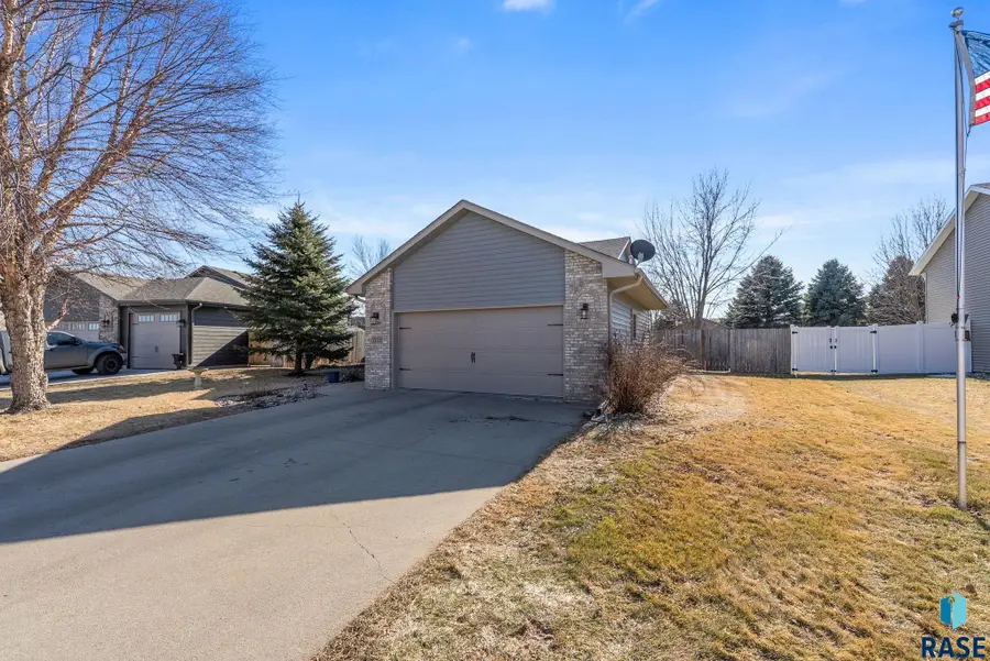 7125 W Rosemont Ln, Sioux Falls, SD 57106 - #2