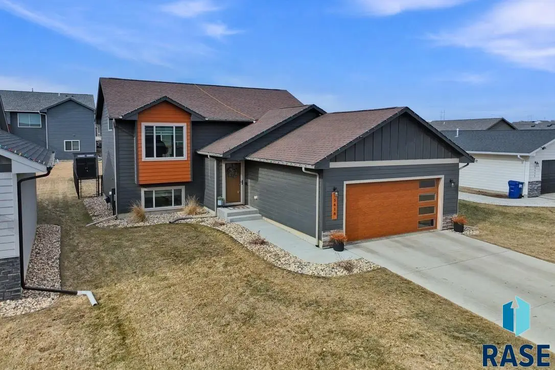 5616 E Brennan Dr, Sioux Falls, SD 57110 - #1