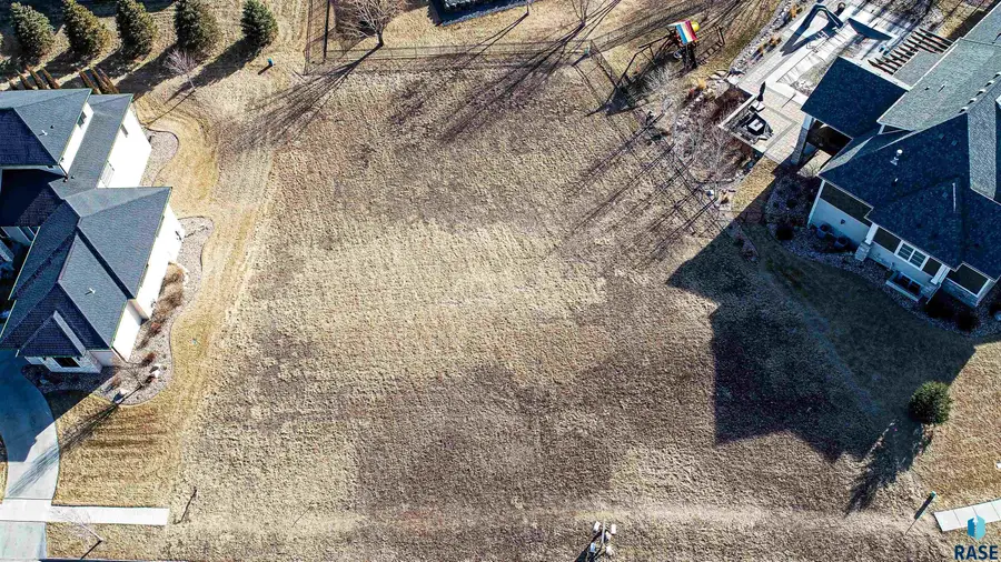 509 E Shadow Creek Ln, Sioux Falls, SD 57108 - #3