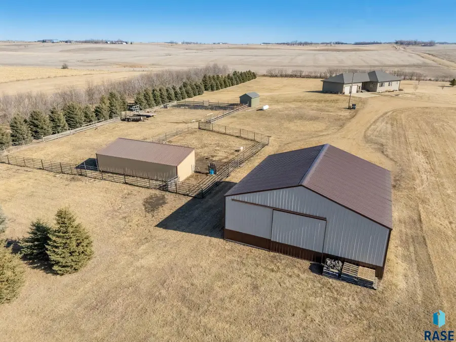 45446 258th St, Montrose, SD 57048 - #3