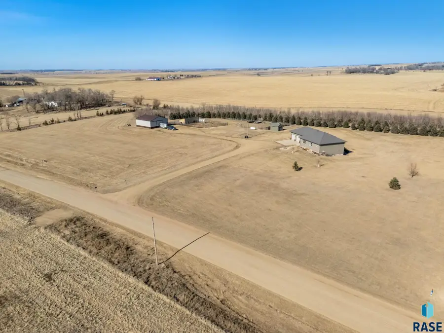 45446 258th St, Montrose, SD 57048 - #3