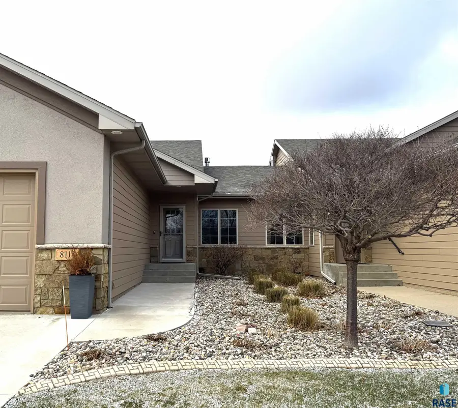 8111 S Seven Oaks Dr, Sioux Falls, SD 57108 - #2