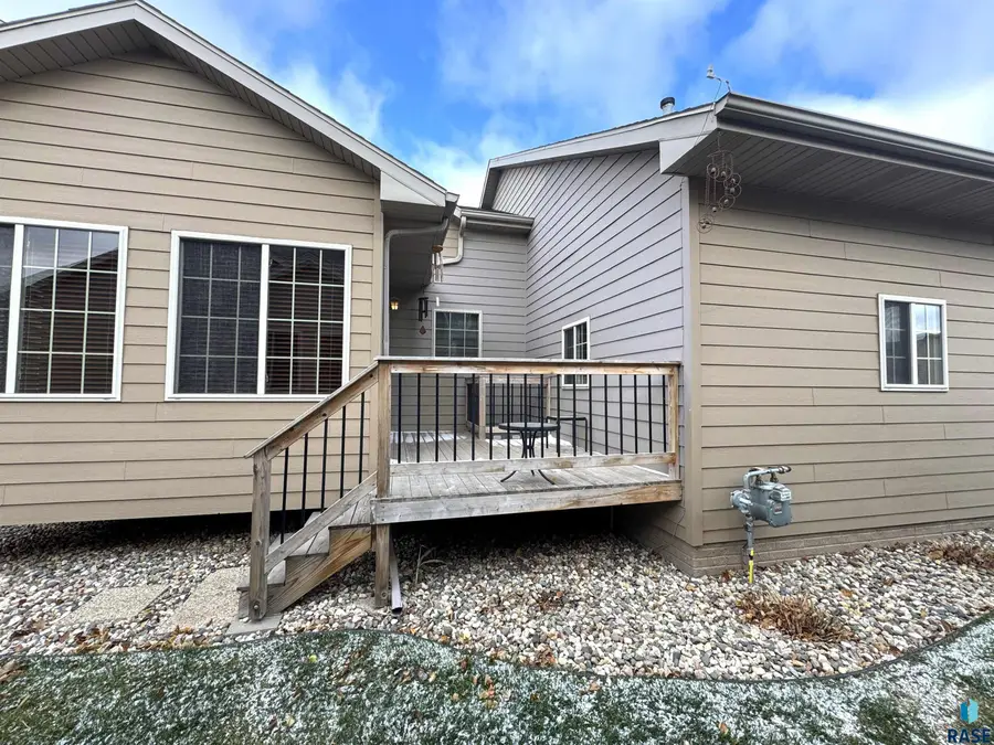 8111 S Seven Oaks Dr, Sioux Falls, SD 57108 - #3