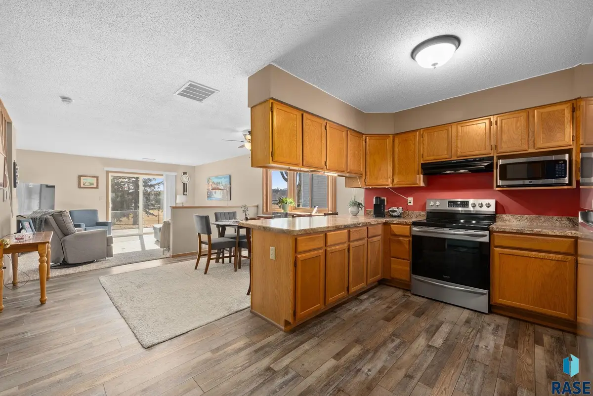 1117 S Newport Pl, Sioux Falls, SD 57106 - #1