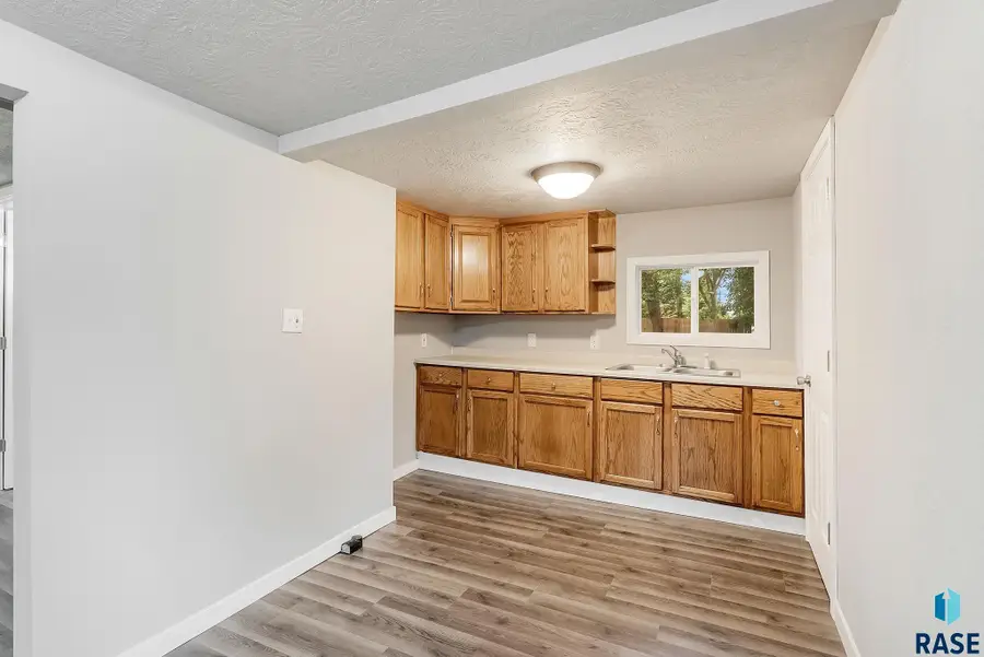 1304 E 22nd St, Sioux Falls, SD 57105 - #3