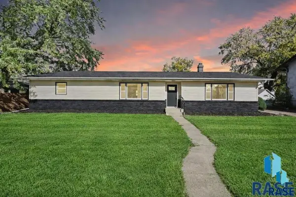 206 W Hemlock St, Beresford, SD 57004