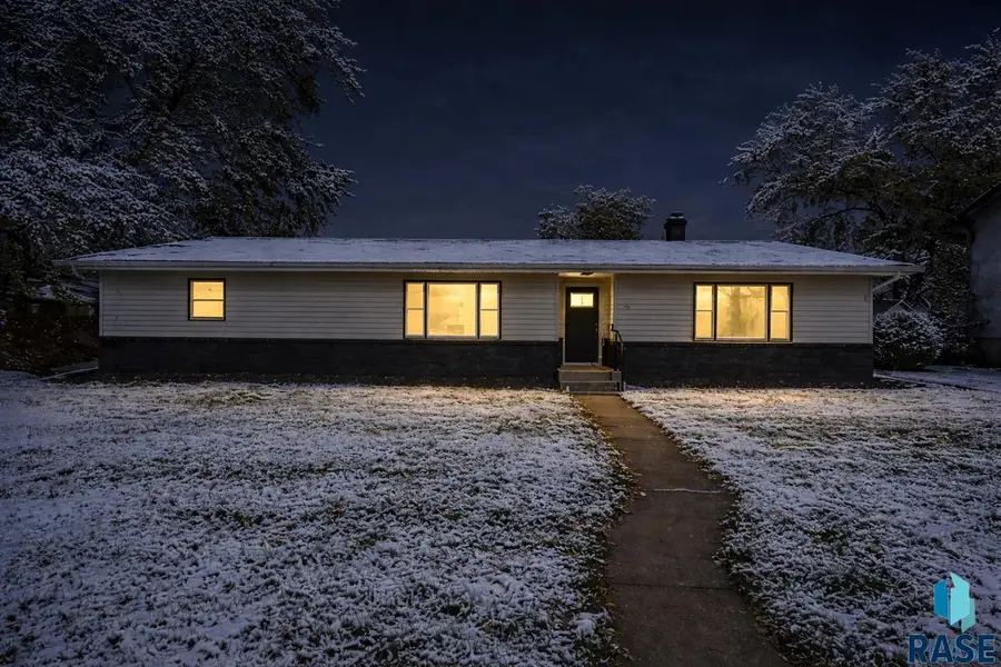 206 W Hemlock St, Beresford, SD 57004 - #3