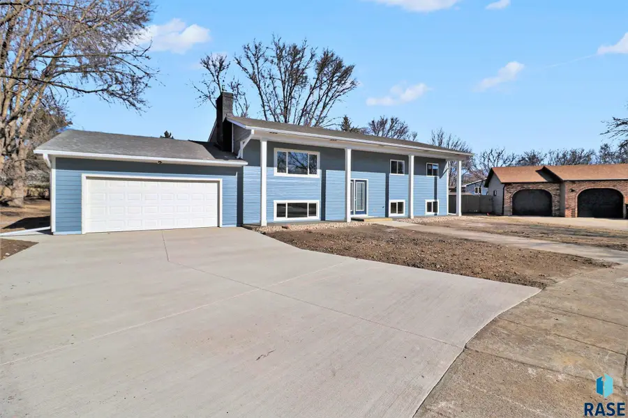 4104 S Hackberry Cir, Sioux Falls, SD 57103 - #2