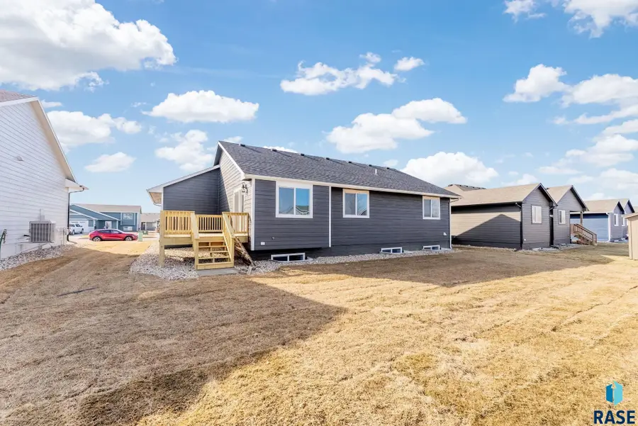 1006 Birch St, Harrisburg, SD 57032 - #3