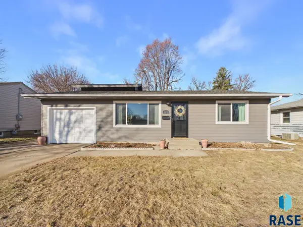 1313 S Riverdale Rd, Sioux Falls, SD 57105