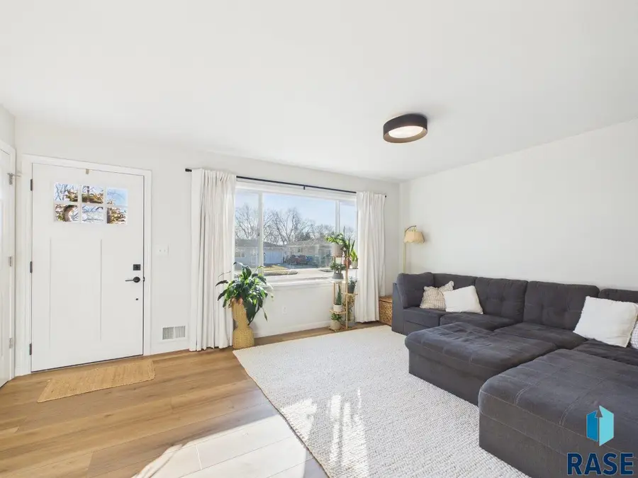 1313 S Riverdale Rd, Sioux Falls, SD 57105 - #2