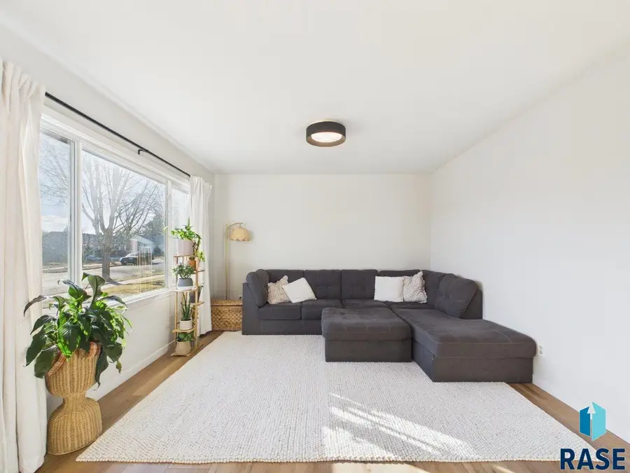 1313 S Riverdale Rd, Sioux Falls, SD 57105 - #3