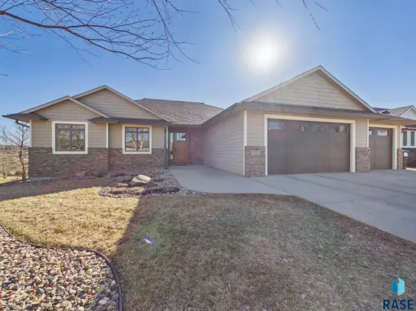 305 E 77th St, Sioux Falls, SD 57108