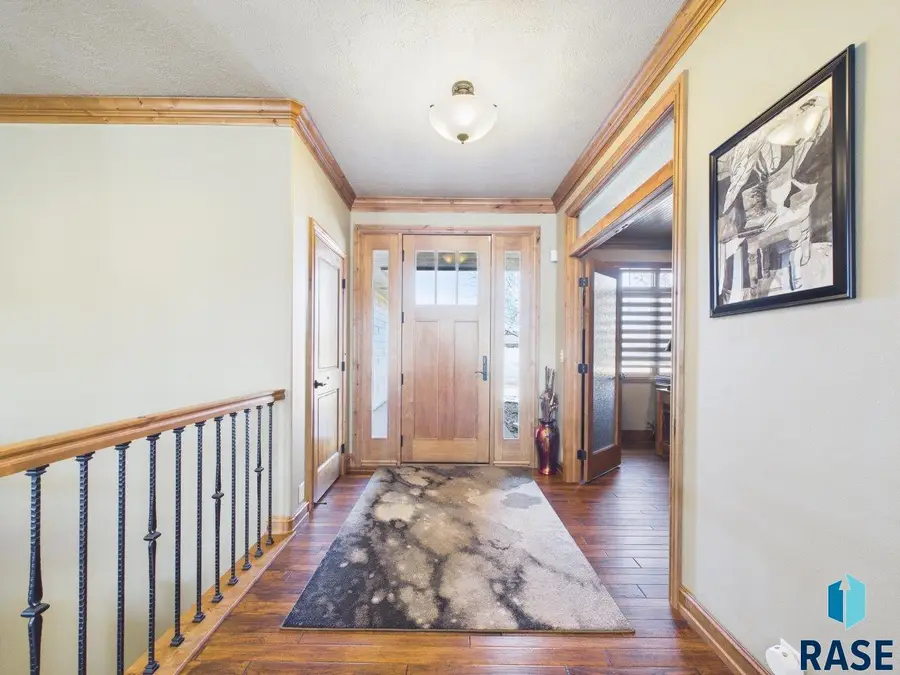 305 E 77th St, Sioux Falls, SD 57108 - #2