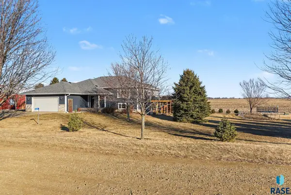 46206 Weis Cir, Hartford, SD 57033