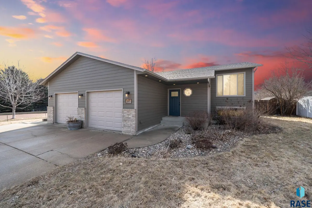 209 W Birchwood Cir, Brandon, SD 57005 - #1