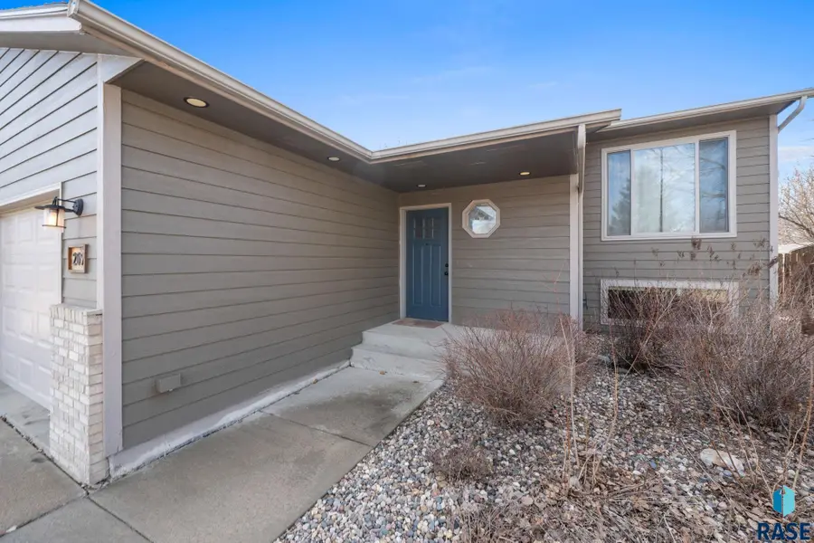 209 W Birchwood Cir, Brandon, SD 57005 - #2