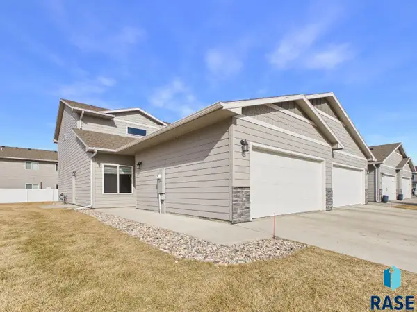 9051 W Wisdom Pl, Sioux Falls, SD 57106
