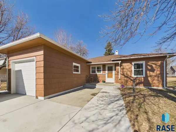 430 W Main St, Canistota, SD 57102