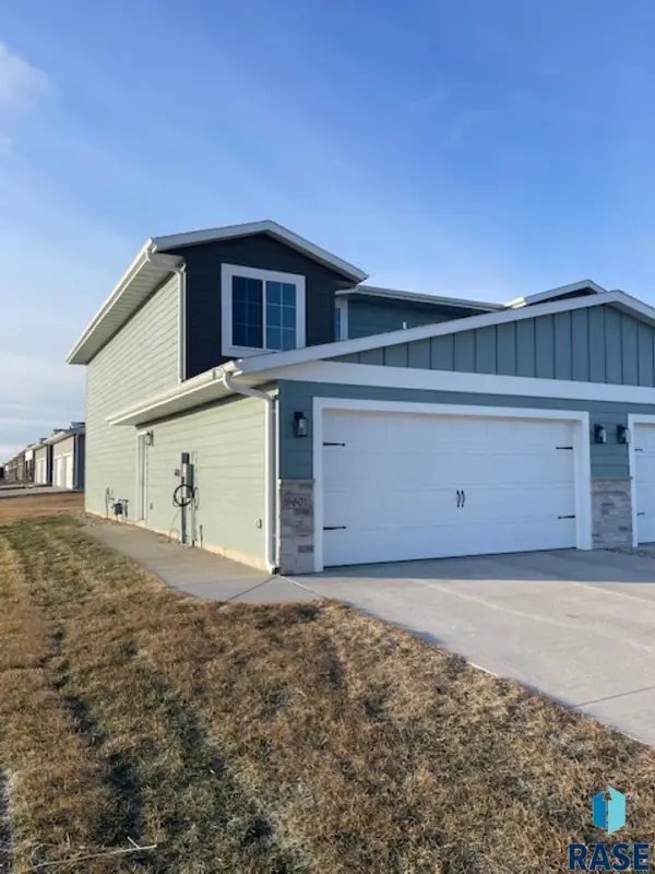 9601 W Tunis Dr, Sioux Falls, SD 57106