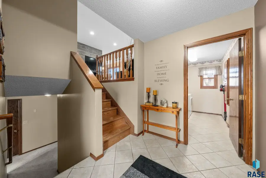 932 S Kennedy Ave, Sioux Falls, SD 57103 - #3