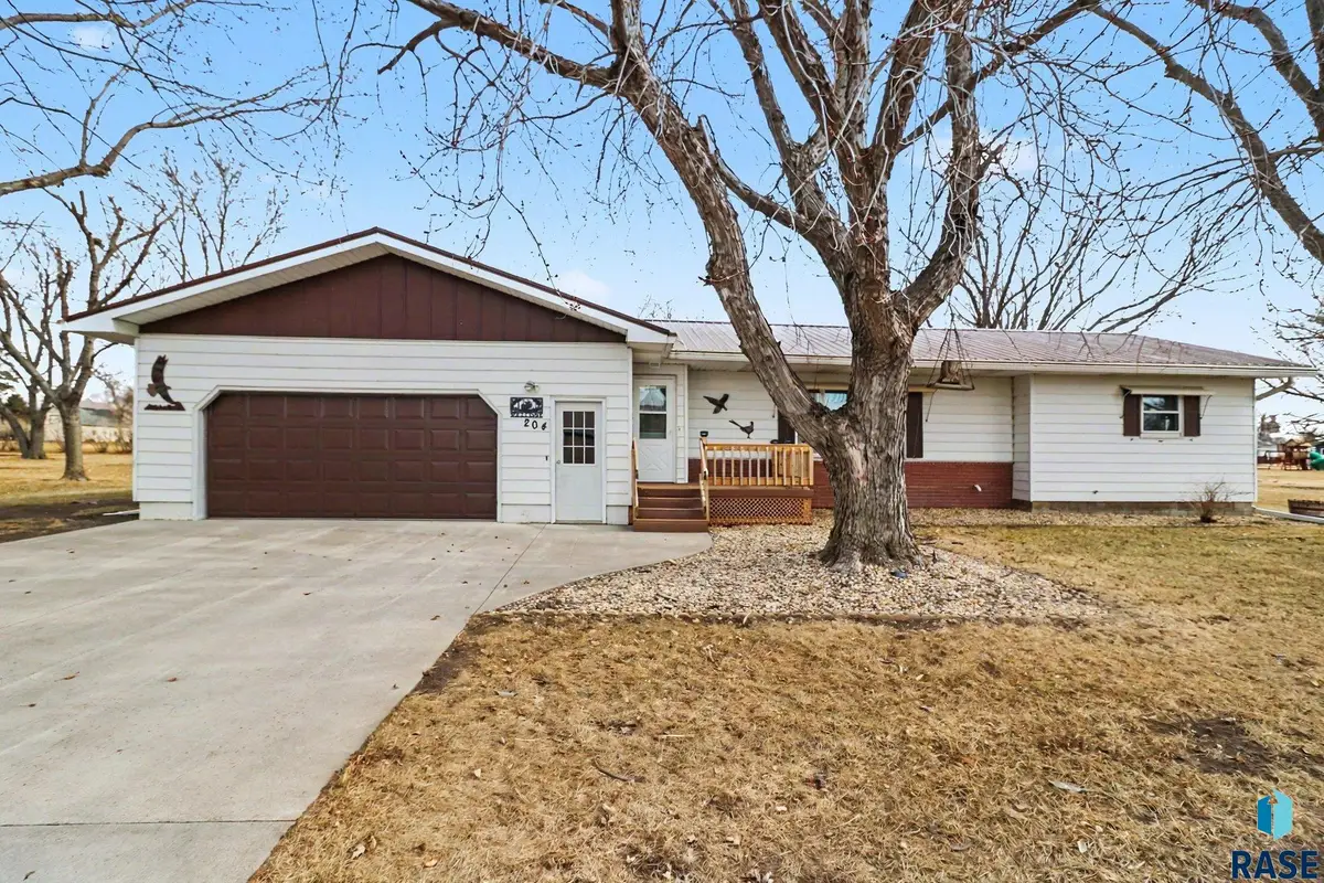 204 N Pleasant St, Howard, SD 57349 - #1