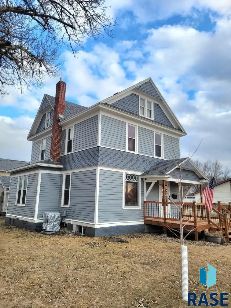 419 S Wind St, Flandreau, SD 57028 - #2