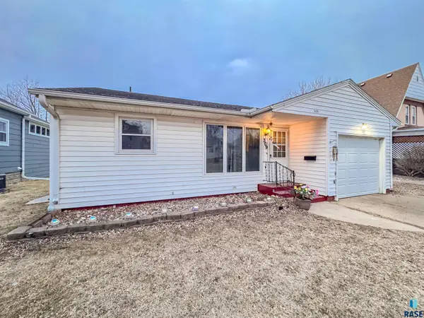 309 S 1st St, Beresford, SD 57004