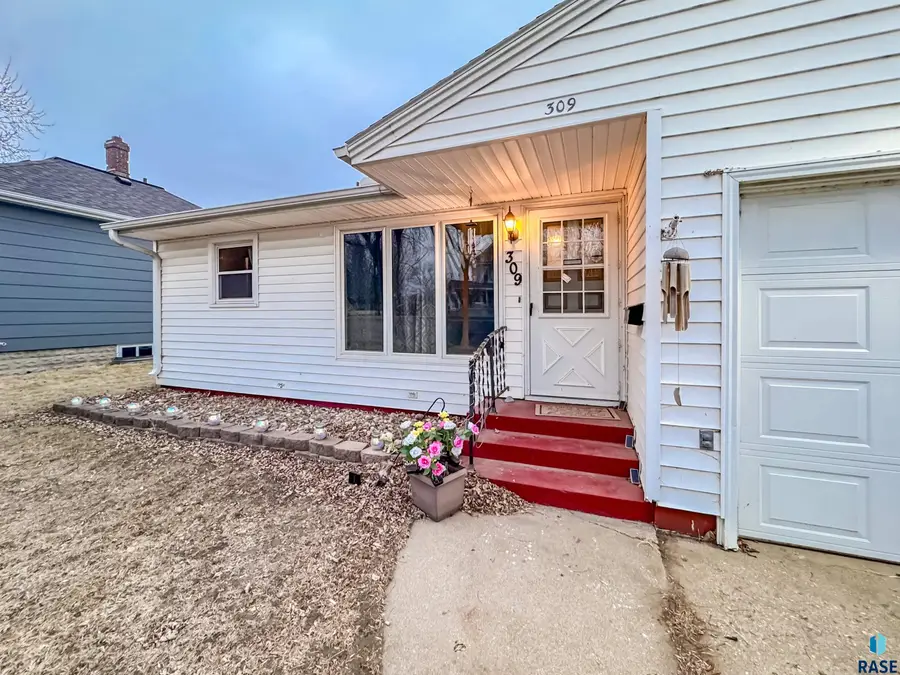 309 S 1st St, Beresford, SD 57004 - #2