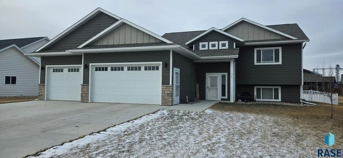 1208 E 6th St, Volga, SD 57071 - #1