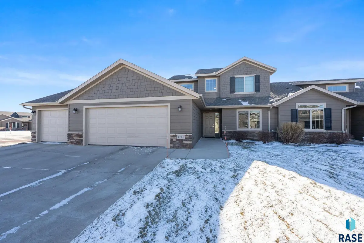 2721 E Hollow Pl, Sioux Falls, SD 57108 - #1