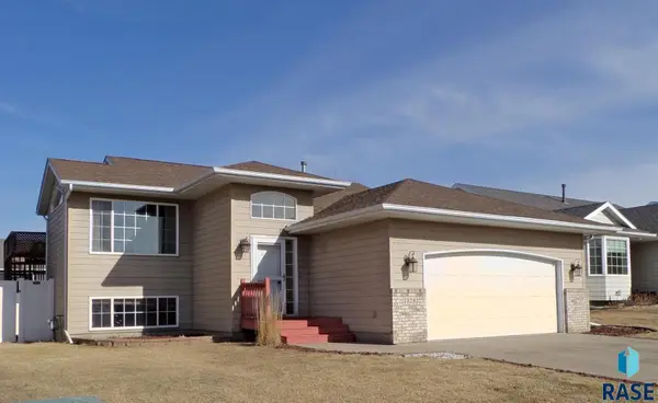 7328 W 51st St, Sioux Falls, SD 57105