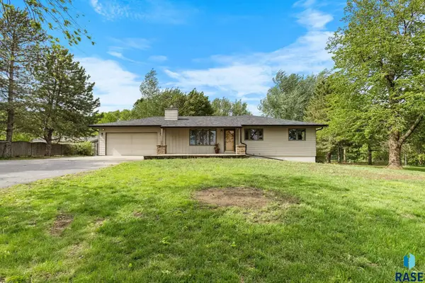 47516 271st St, Harrisburg, SD 57032