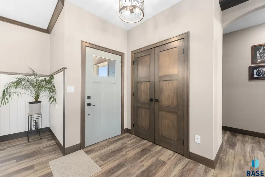 2310 N Lammers Ave, Tea, SD 57064 - #3