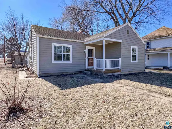 484 E 2nd St, Parker, SD 57053