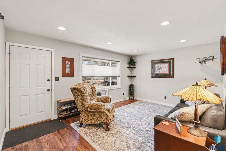 5205 S Danberry Dr, Sioux Falls, SD 57106 - #2