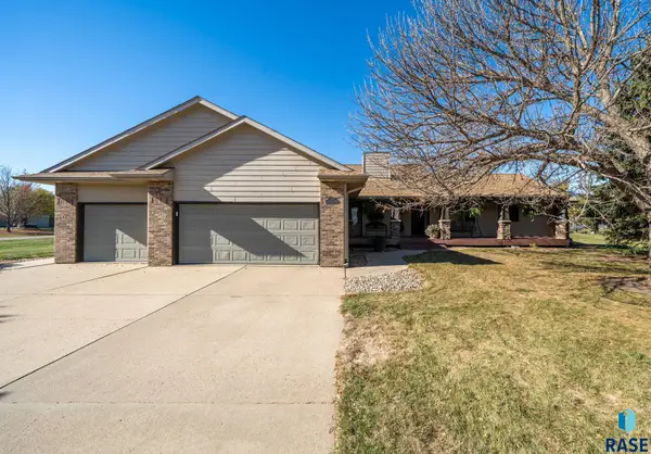 27121 Morning Glory Ave, Harrisburg, SD 57032