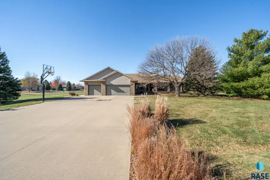 27121 Morning Glory Ave, Harrisburg, SD 57032 - #2