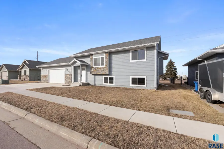 412 E Cairos Pl, Brandon, SD 57005 - #2