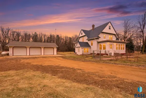 216 N Dakota Ave, Davis, SD 57021