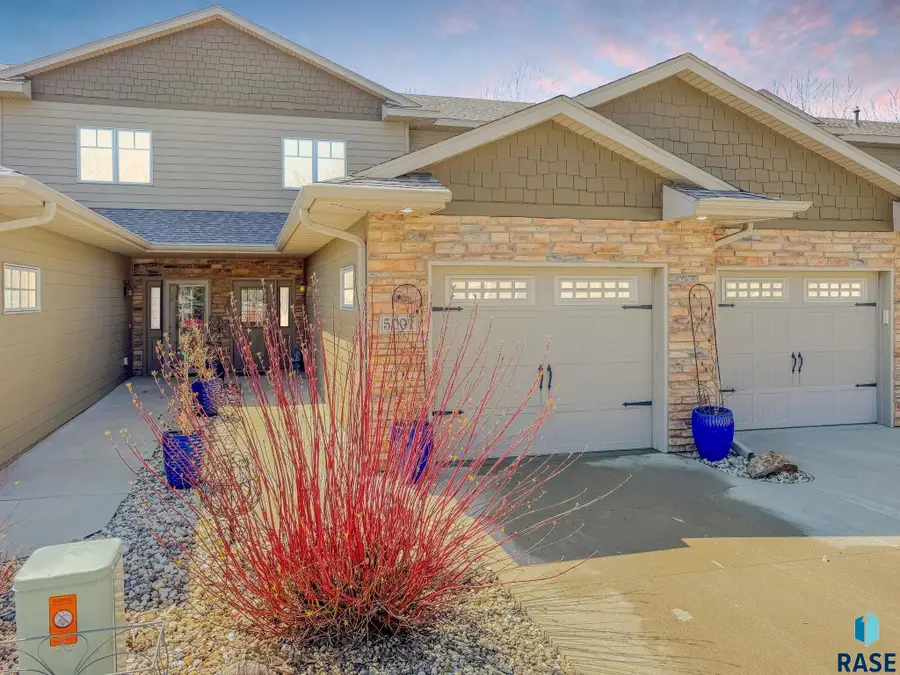 5007 Sunset Blvd, Madison, SD 57042 - #3