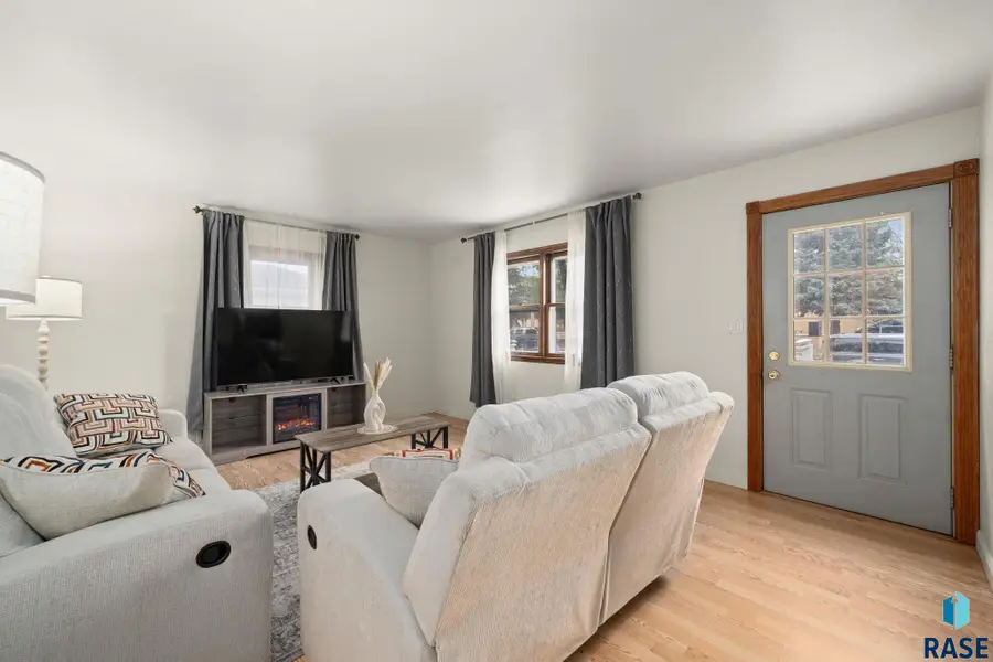 3313 E 18th St, Sioux Falls, SD 57103 - #3