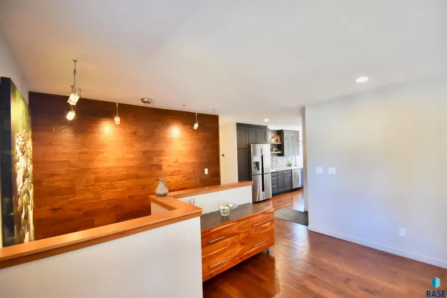 1309 E 26th St, Sioux Falls, SD 57105 - #3